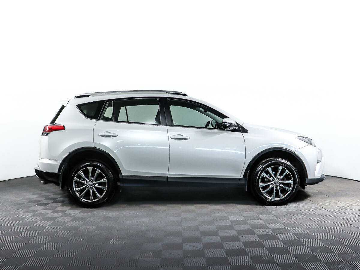 Б/У Тойота Рав4 2018 года. Фото: #2