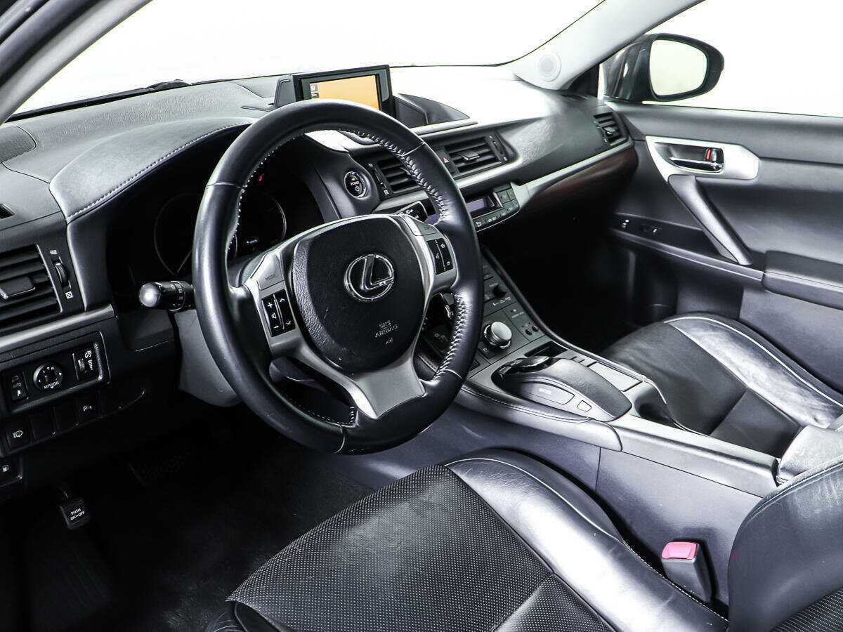 Б/У Лексус КТ 2011 года. Фото: #12