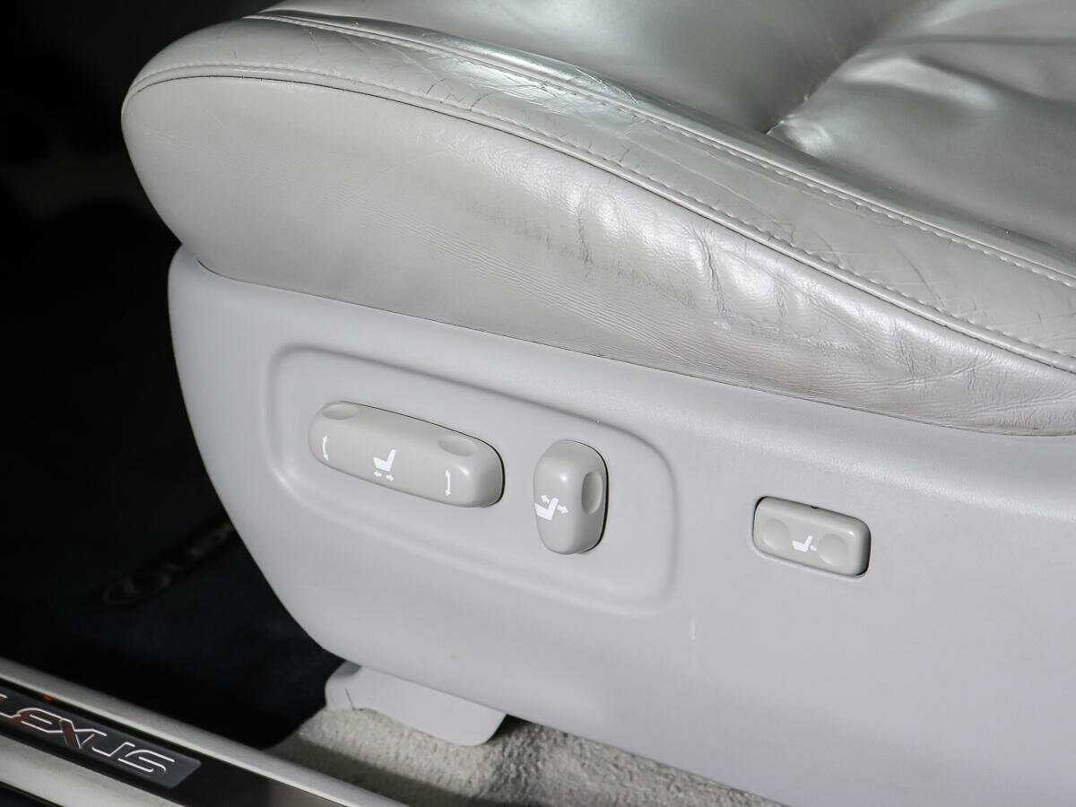 Б/У Лексус Р-Икс 2008 года. Фото: #17