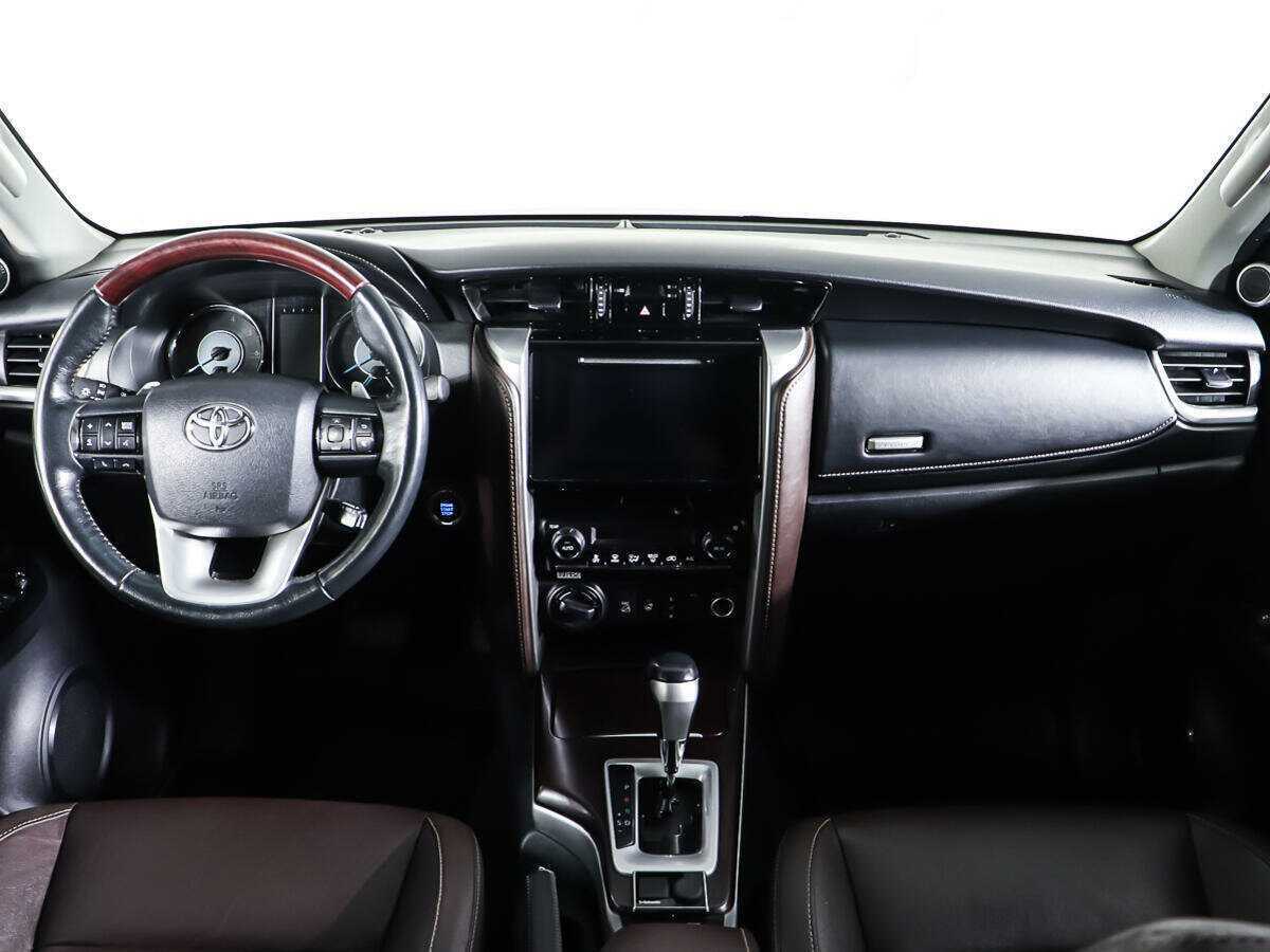 Б/У Тойота Фортюнер 2017 года. Фото: #11