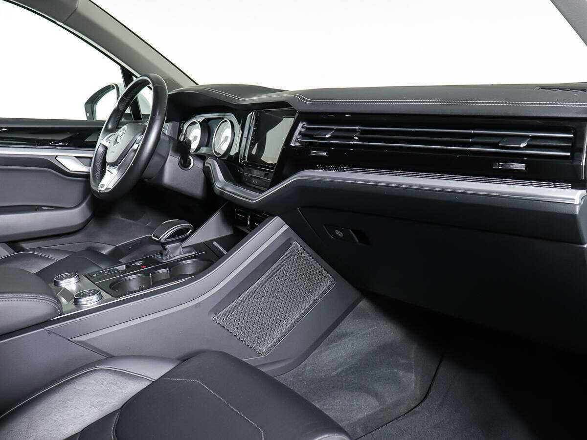 Б/У Фольксваген Туарег 2020 года. Фото: #7