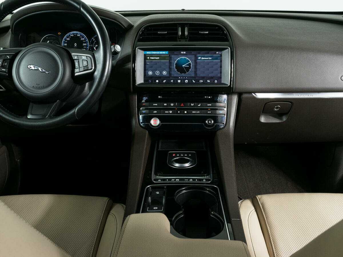 Б/У Ягуар Ф-Пэйс 2016 года. Фото: #9