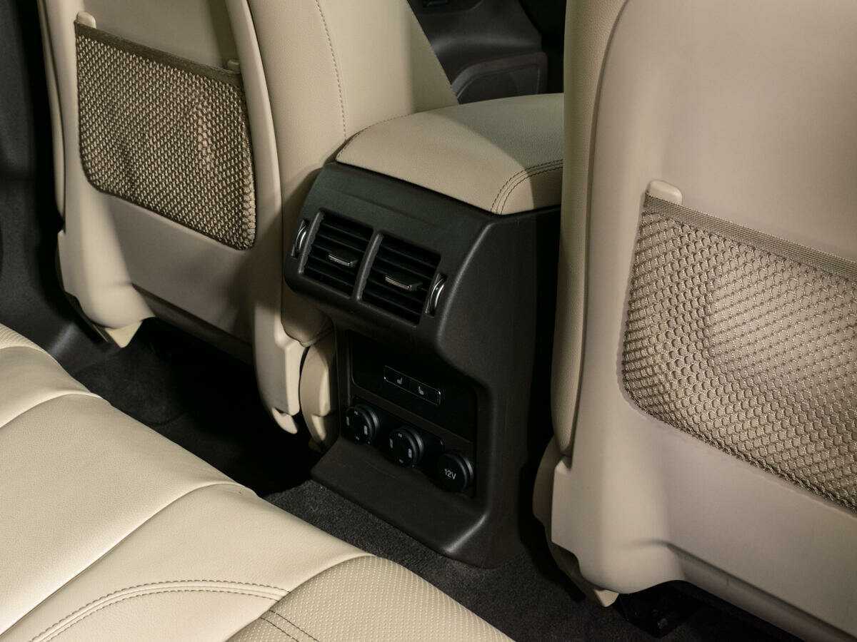 Б/У Ягуар Ф-Пэйс 2016 года. Фото: #12