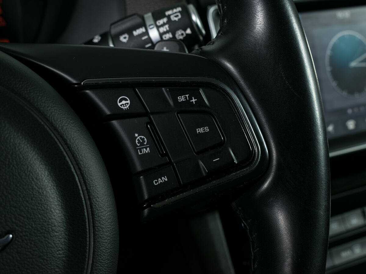 Б/У Ягуар Ф-Пэйс 2016 года. Фото: #15