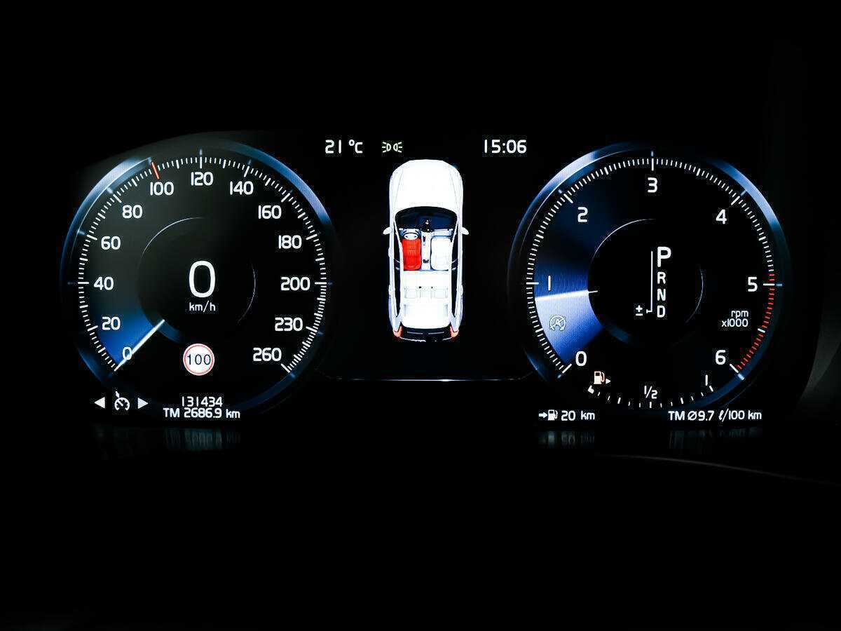 Б/У Вольво ИксЦ60 2019 года. Фото: #9