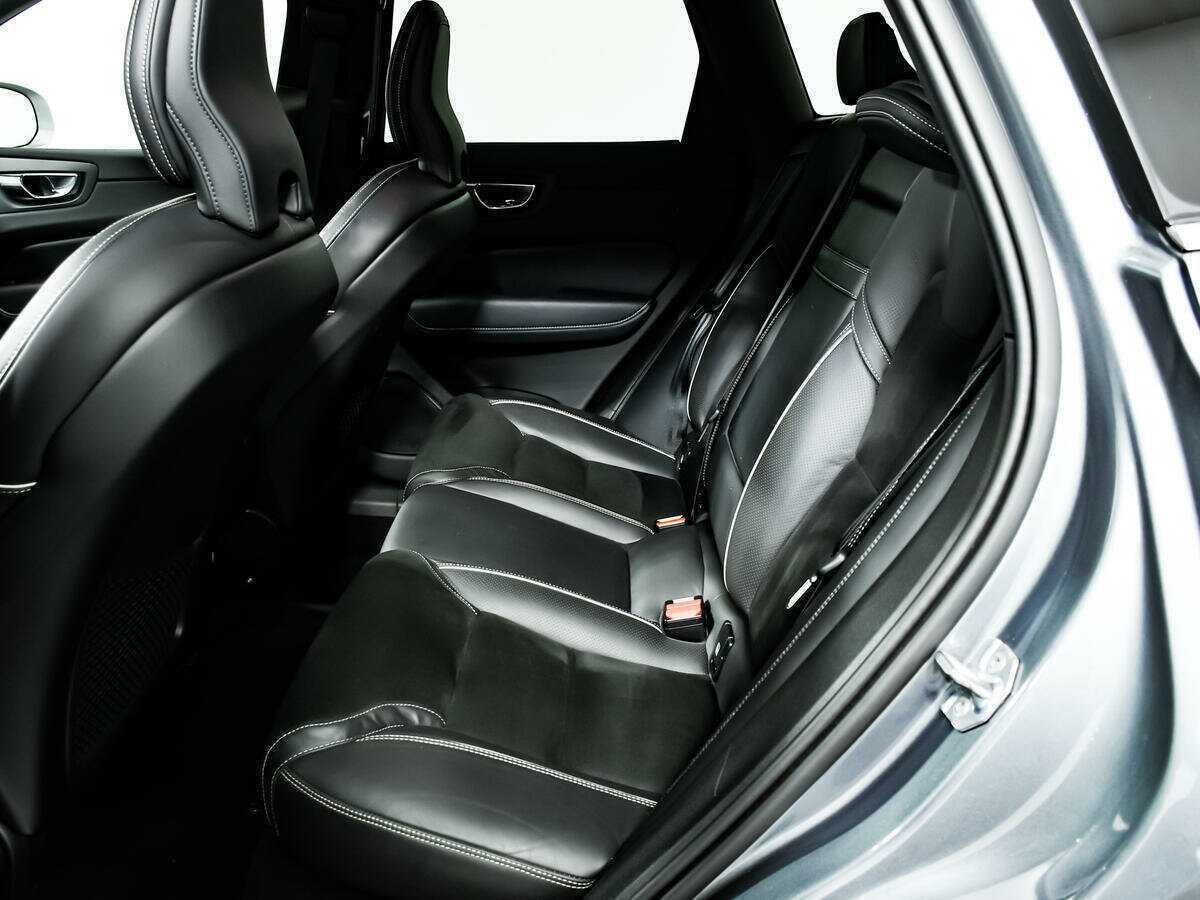 Б/У Вольво ИксЦ60 2019 года. Фото: #11