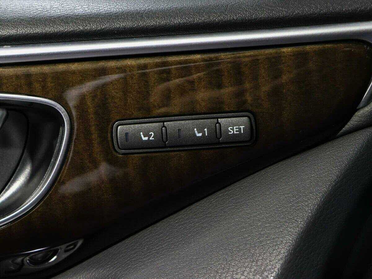 Б/У Инфинити К50 2014 года. Фото: #17