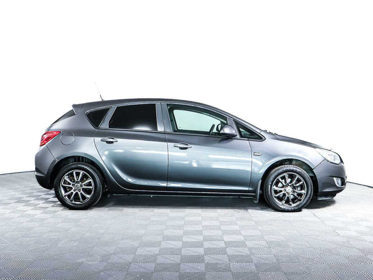 Б/У Опель Астра 2011 года. Фото: #2