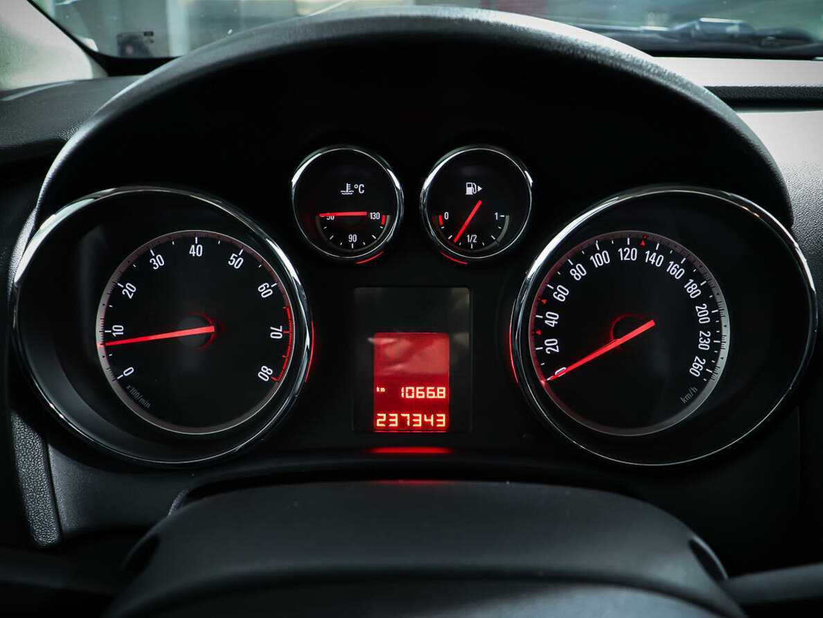 Б/У Опель Астра 2011 года. Фото: #13