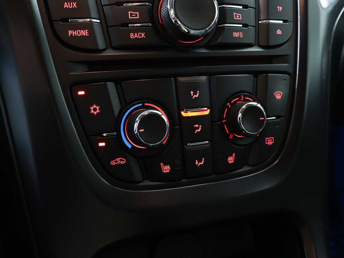 Б/У Опель Астра 2011 года. Фото: #15