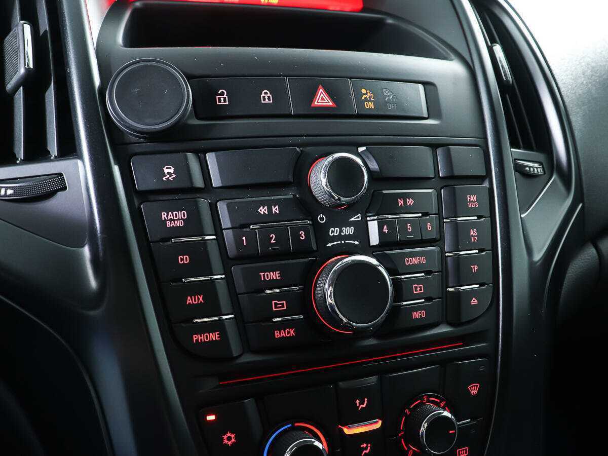 Б/У Опель Астра 2011 года. Фото: #16