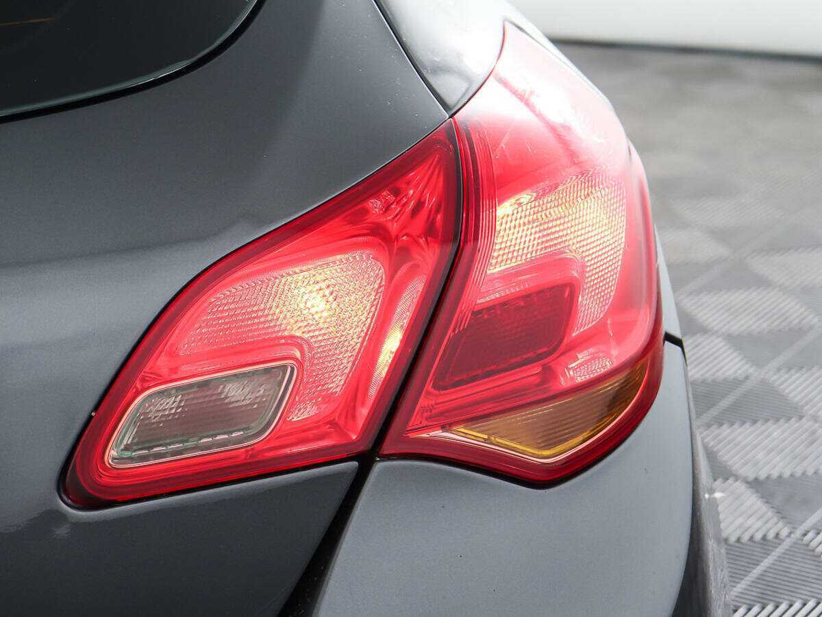 Б/У Опель Астра 2011 года. Фото: #18