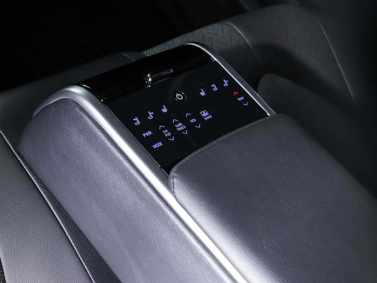 Б/У Тойота Камри 2021 года. Фото: #15