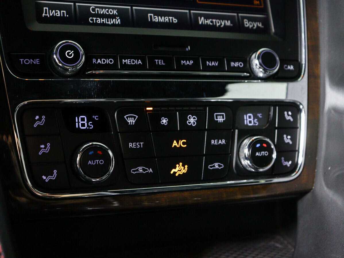 Б/У Бэнтли Континенталь ГТ 2013 года. Фото: #14