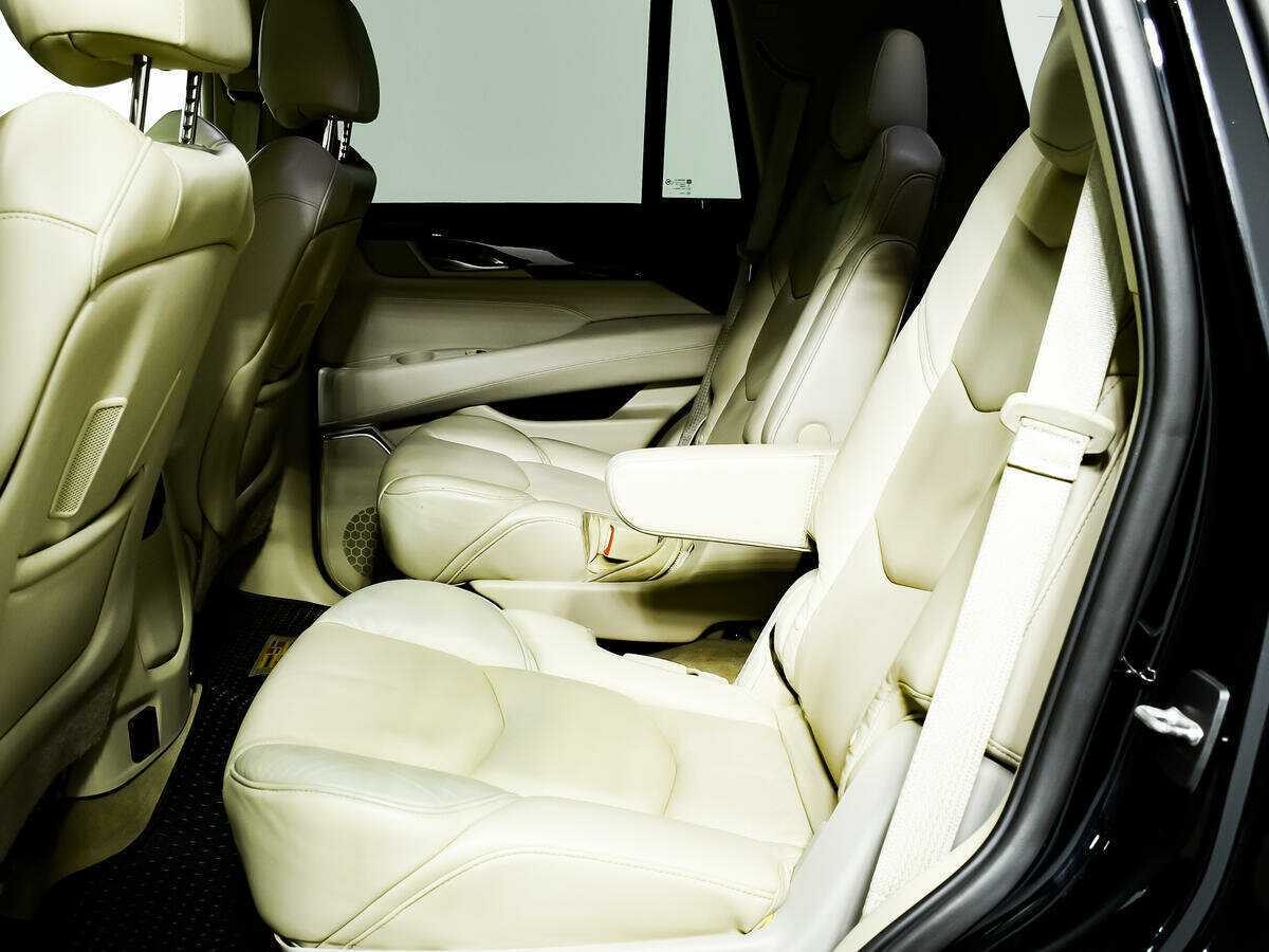 Б/У Кадиллак Эскалэйд 2019 года. Фото: #11