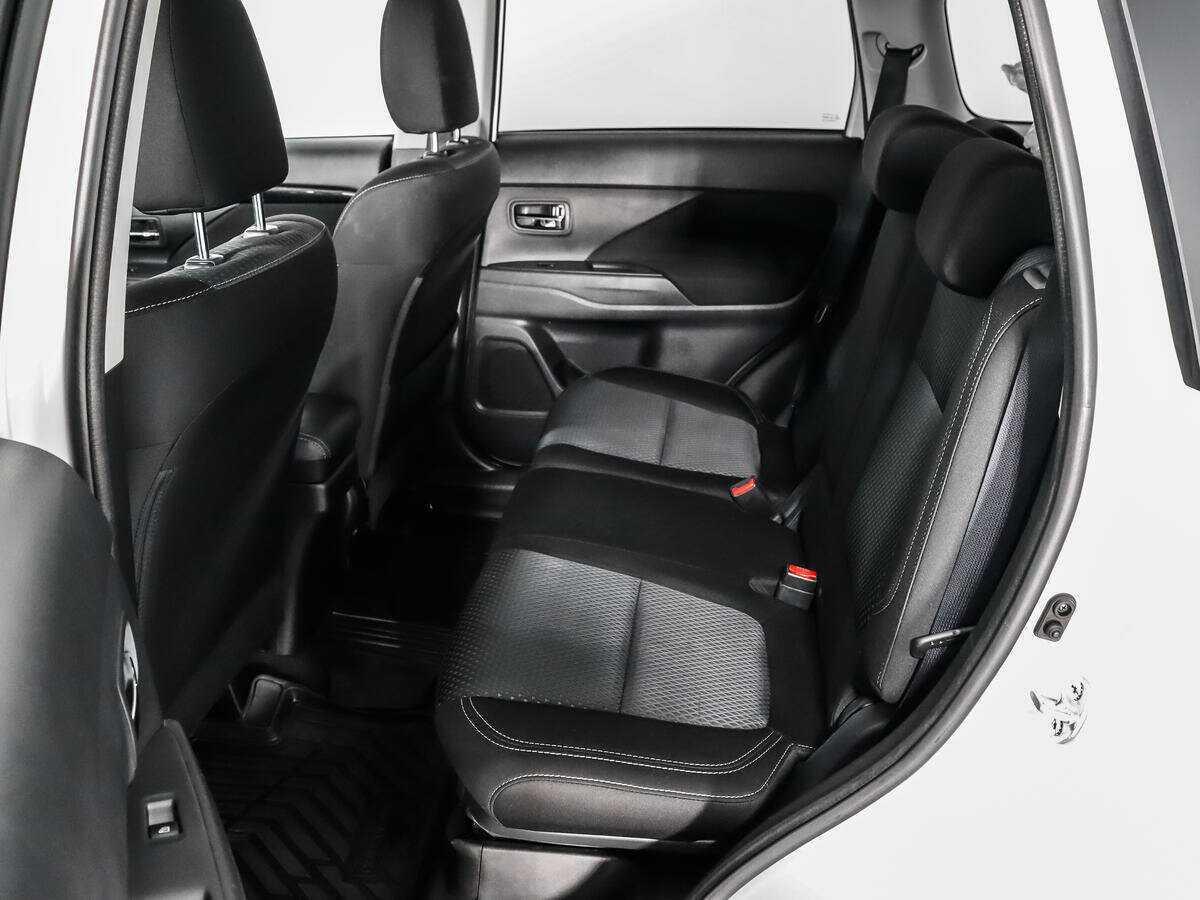 Б/У Митсубиши Оутлэндер 2020 года. Фото: #10