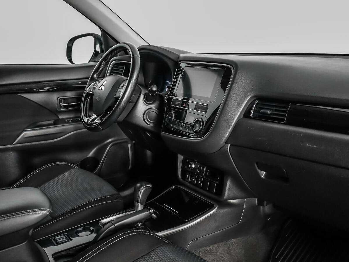 Б/У Митсубиши Оутлэндер 2020 года. Фото: #11