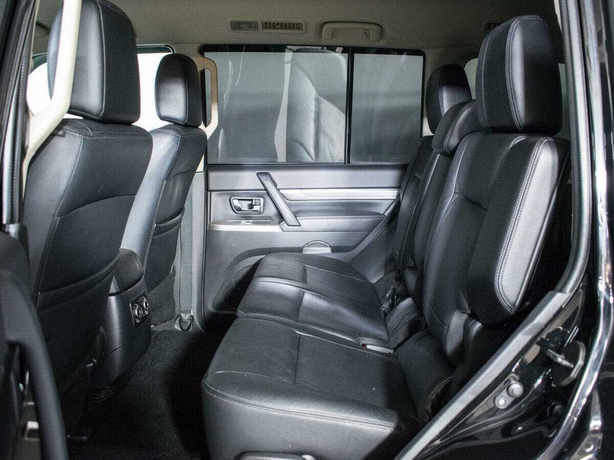 Б/У Митсубиши Паджеро 2014 года. Фото: #6