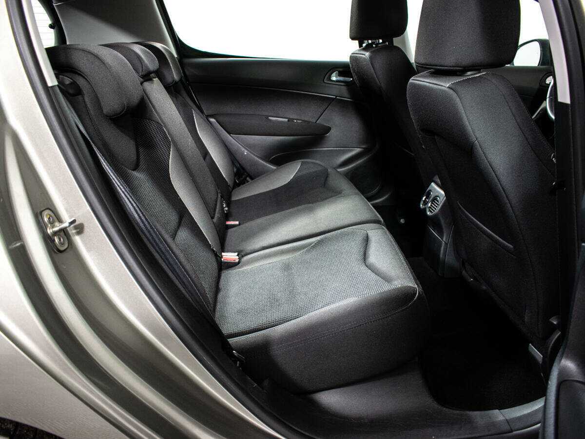 Б/У Пежо 308 2010 года. Фото: #9