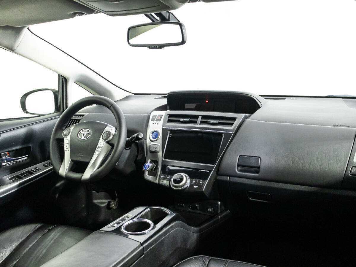 Б/У Тойота Приус в (+) 2015 года. Фото: #8