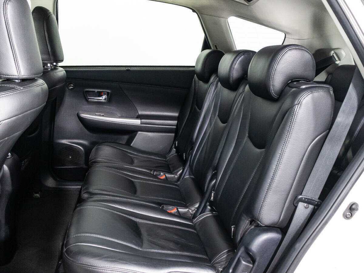 Б/У Тойота Приус в (+) 2015 года. Фото: #9