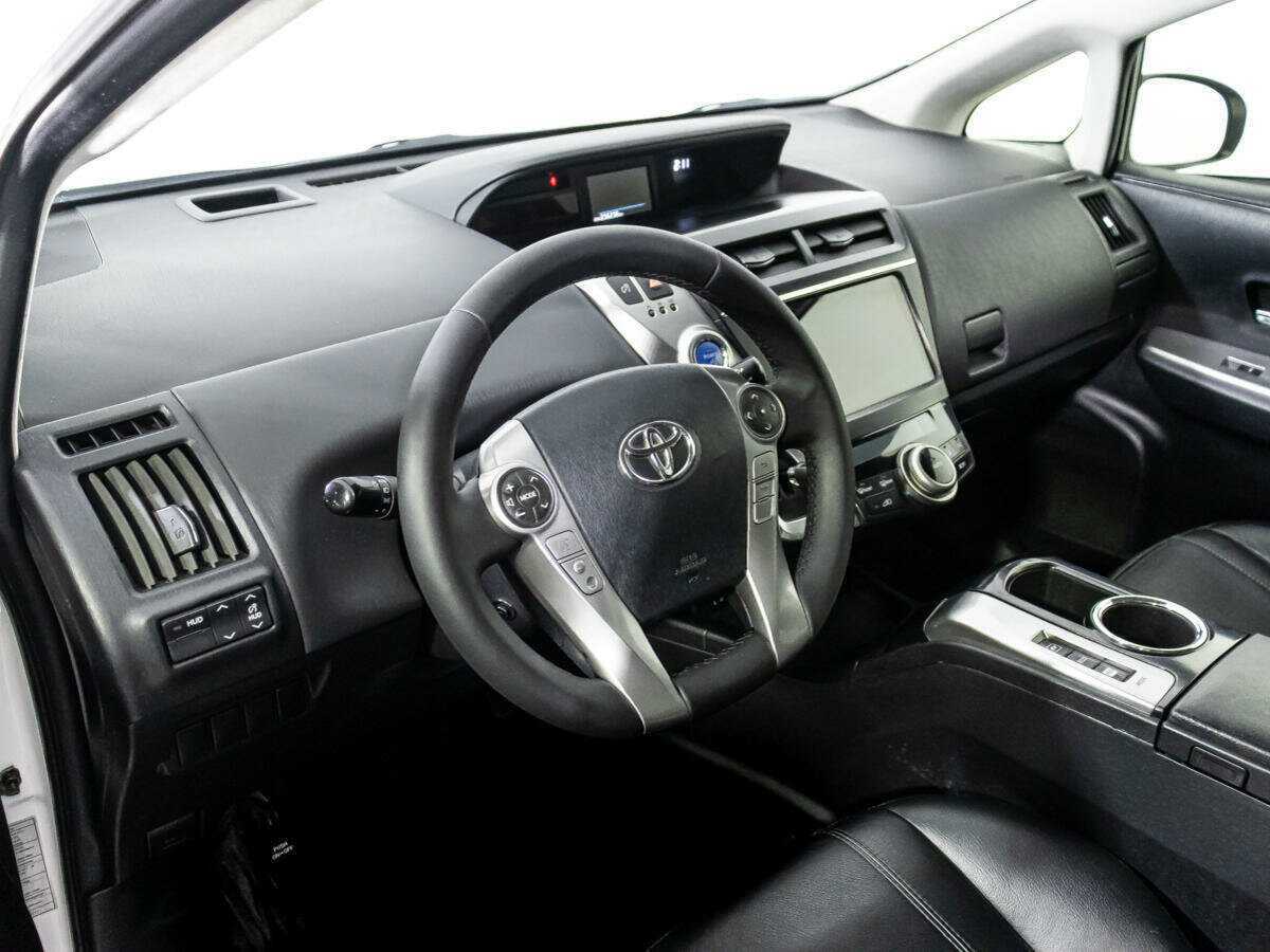 Б/У Тойота Приус в (+) 2015 года. Фото: #10