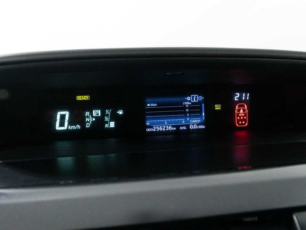 Б/У Тойота Приус в (+) 2015 года. Фото: #11