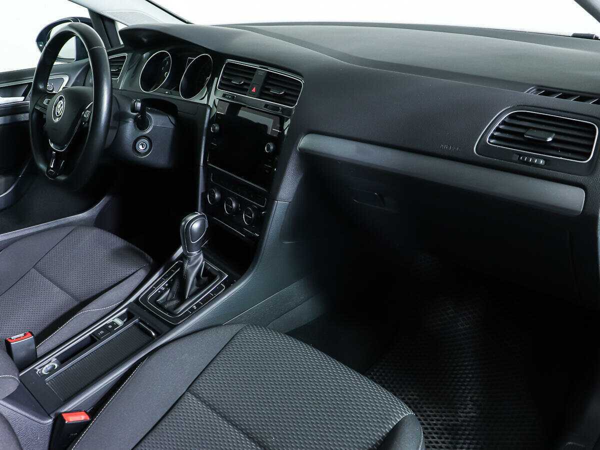 Б/У Фольксваген Гольф 2018 года. Фото: #9