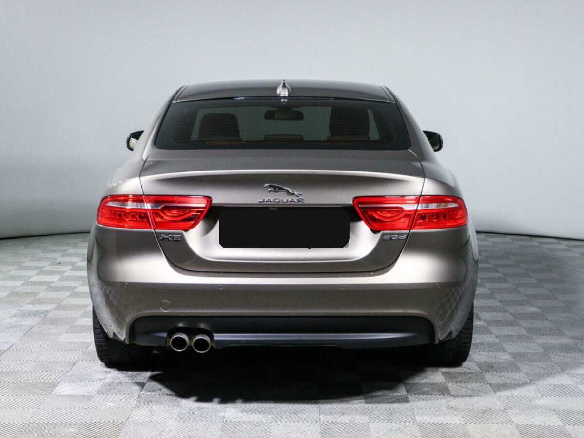 Б/У Ягуар ИксЕ 2017 года. Фото: #5