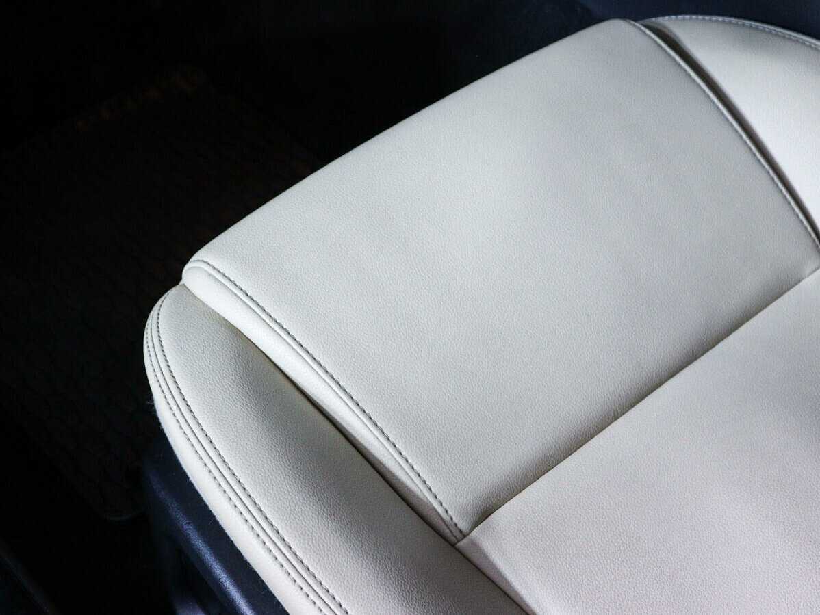 Б/У Ягуар ИксЕ 2017 года. Фото: #14