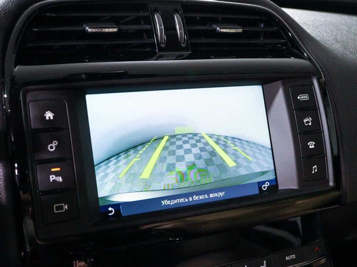 Б/У Ягуар ИксЕ 2017 года. Фото: #18