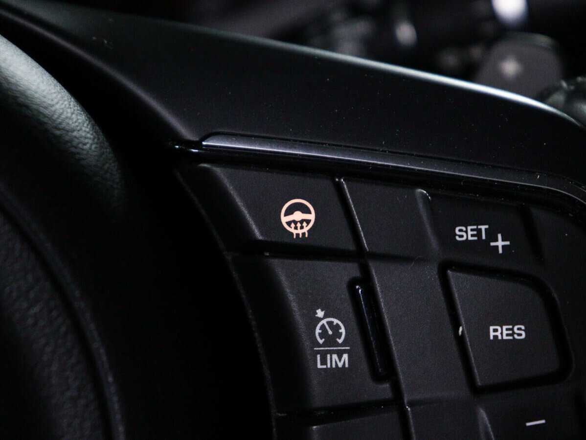 Б/У Ягуар ИксЕ 2017 года. Фото: #23