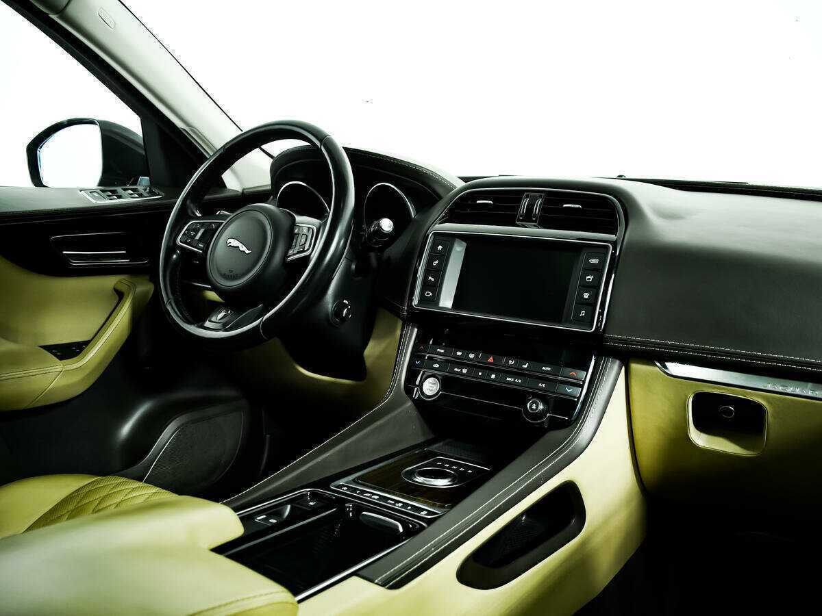 Б/У Ягуар Ф-Пэйс 2017 года. Фото: #8