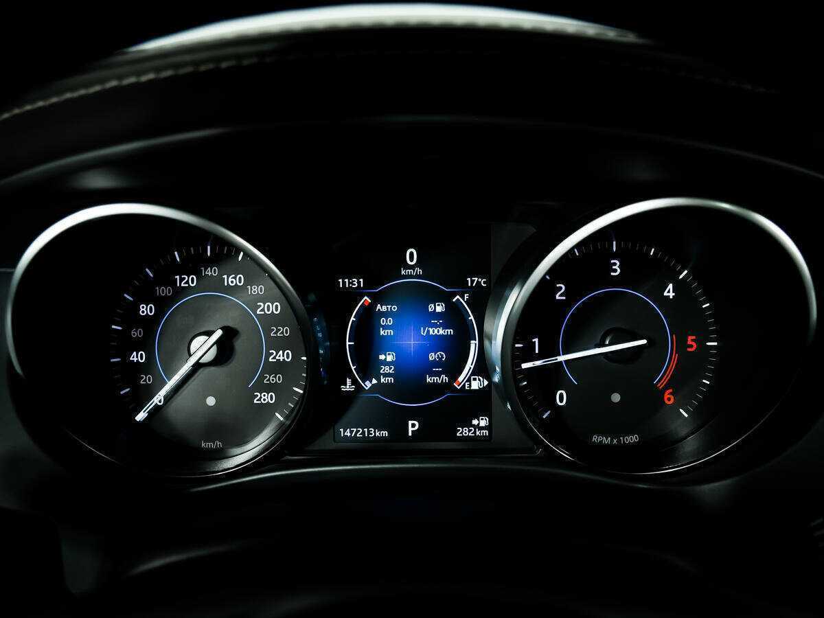 Б/У Ягуар Ф-Пэйс 2017 года. Фото: #9