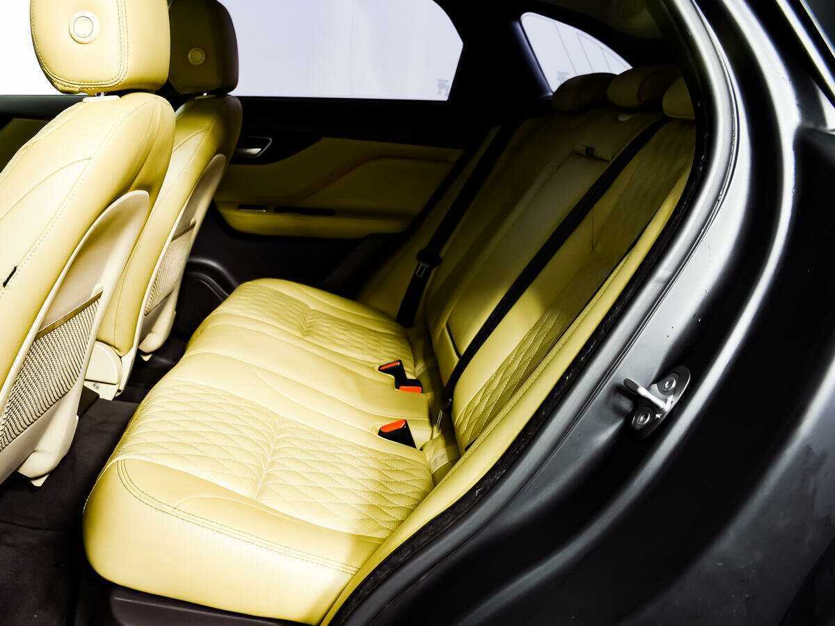 Б/У Ягуар Ф-Пэйс 2017 года. Фото: #11