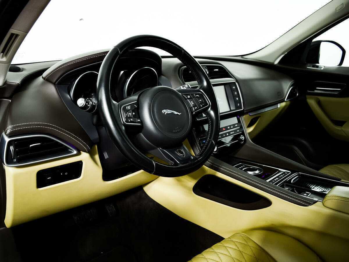 Б/У Ягуар Ф-Пэйс 2017 года. Фото: #12