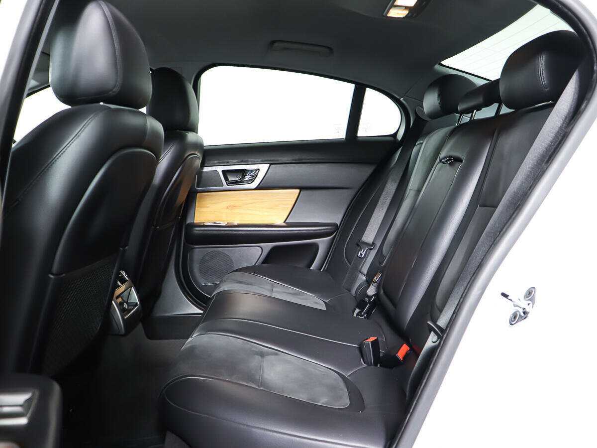 Б/У Ягуар ИксФ 2014 года. Фото: #9