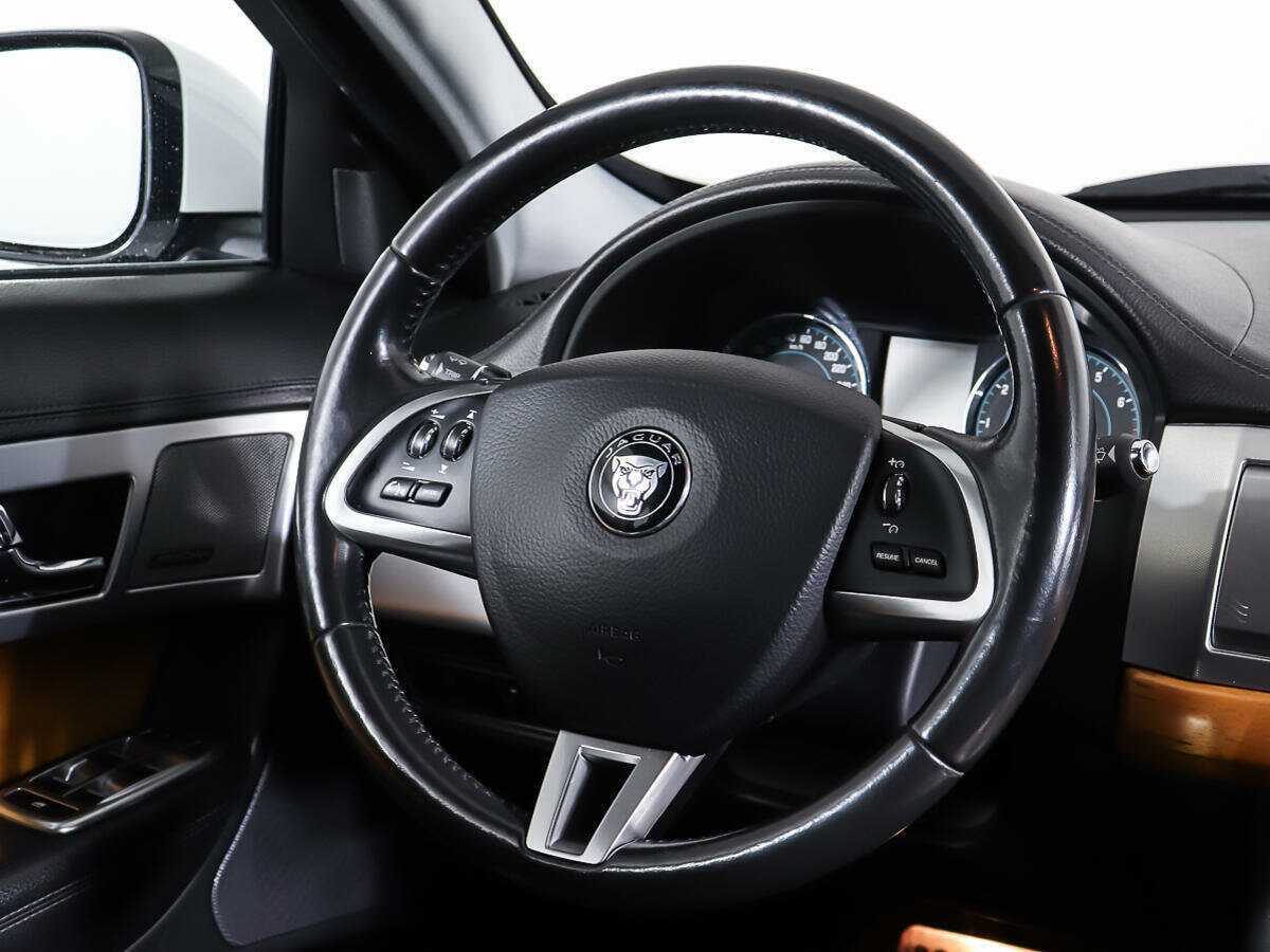 Б/У Ягуар ИксФ 2014 года. Фото: #14