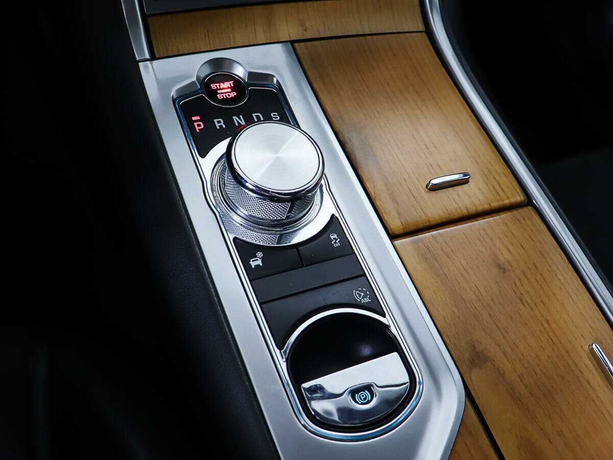 Б/У Ягуар ИксФ 2014 года. Фото: #17