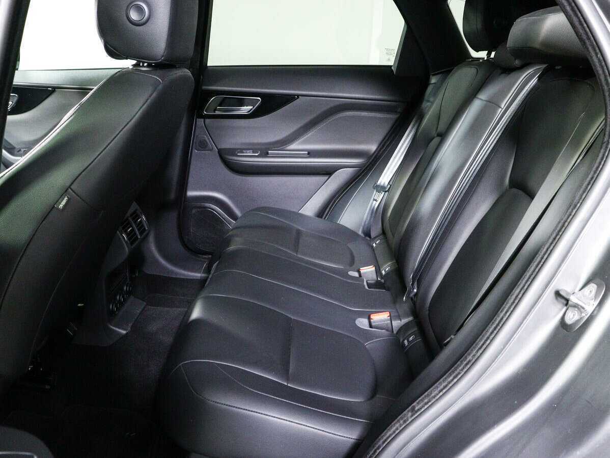 Б/У Ягуар Ф-Пэйс 2020 года. Фото: #7