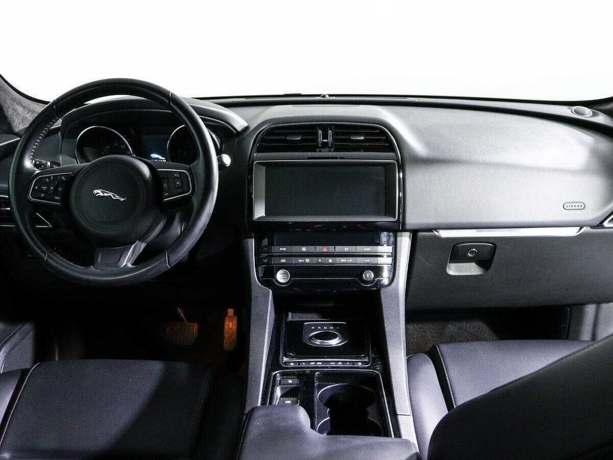 Б/У Ягуар Ф-Пэйс 2020 года. Фото: #9