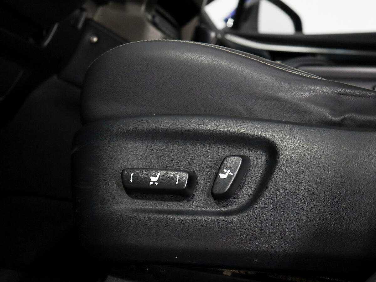 Б/У Лексус Н-Икс 2016 года. Фото: #9