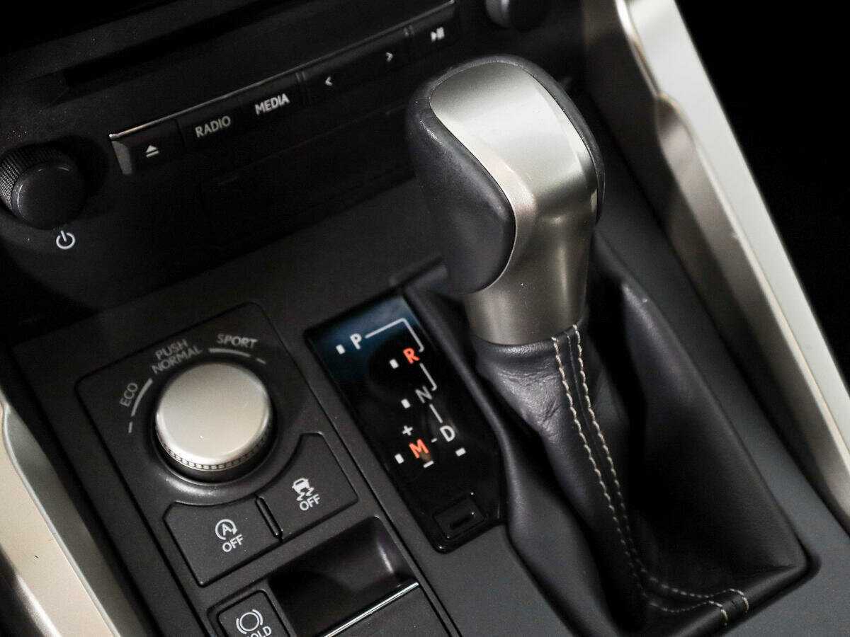 Б/У Лексус Н-Икс 2016 года. Фото: #10