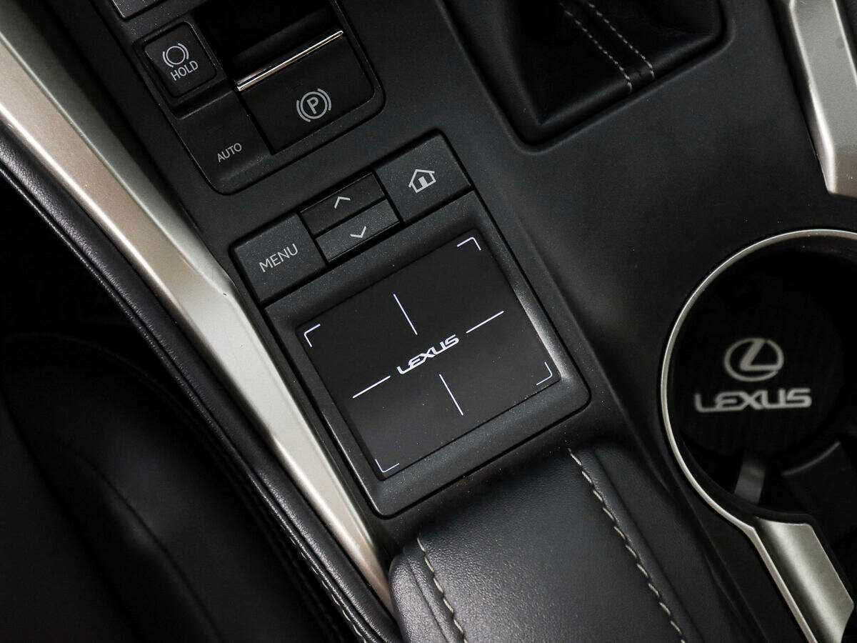 Б/У Лексус Н-Икс 2016 года. Фото: #11