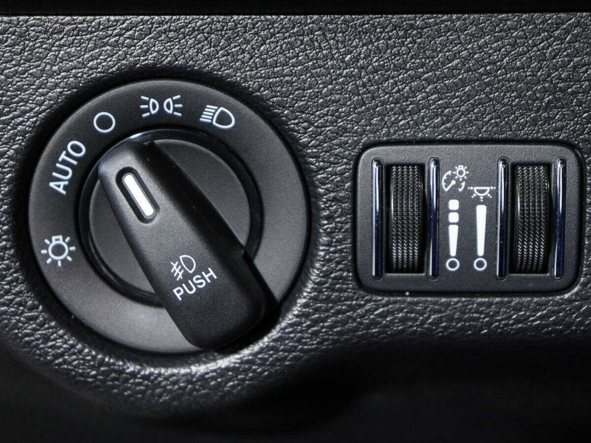 Б/У Додж Челленджер 2022 года. Фото: #18