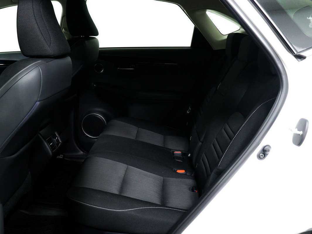 Б/У Лексус Н-Икс 2015 года. Фото: #11