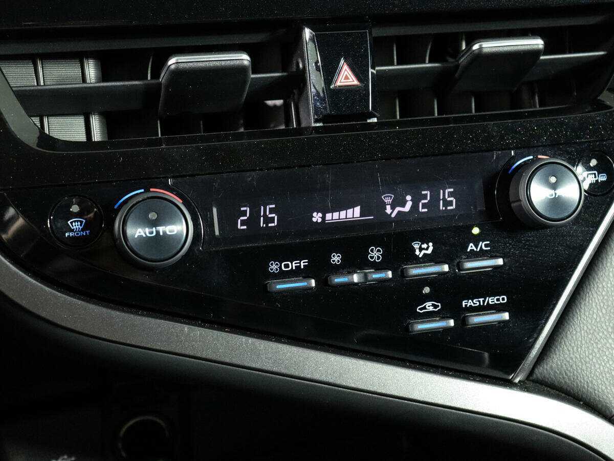 Б/У Тойота Камри 2021 года. Фото: #22