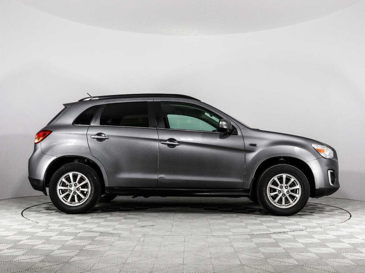 Б/У Митсубиши АС-Икс 2015 года. Фото: #2