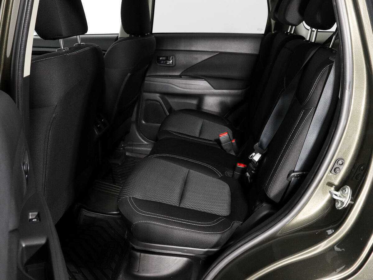 Б/У Митсубиши Оутлэндер 2020 года. Фото: #11