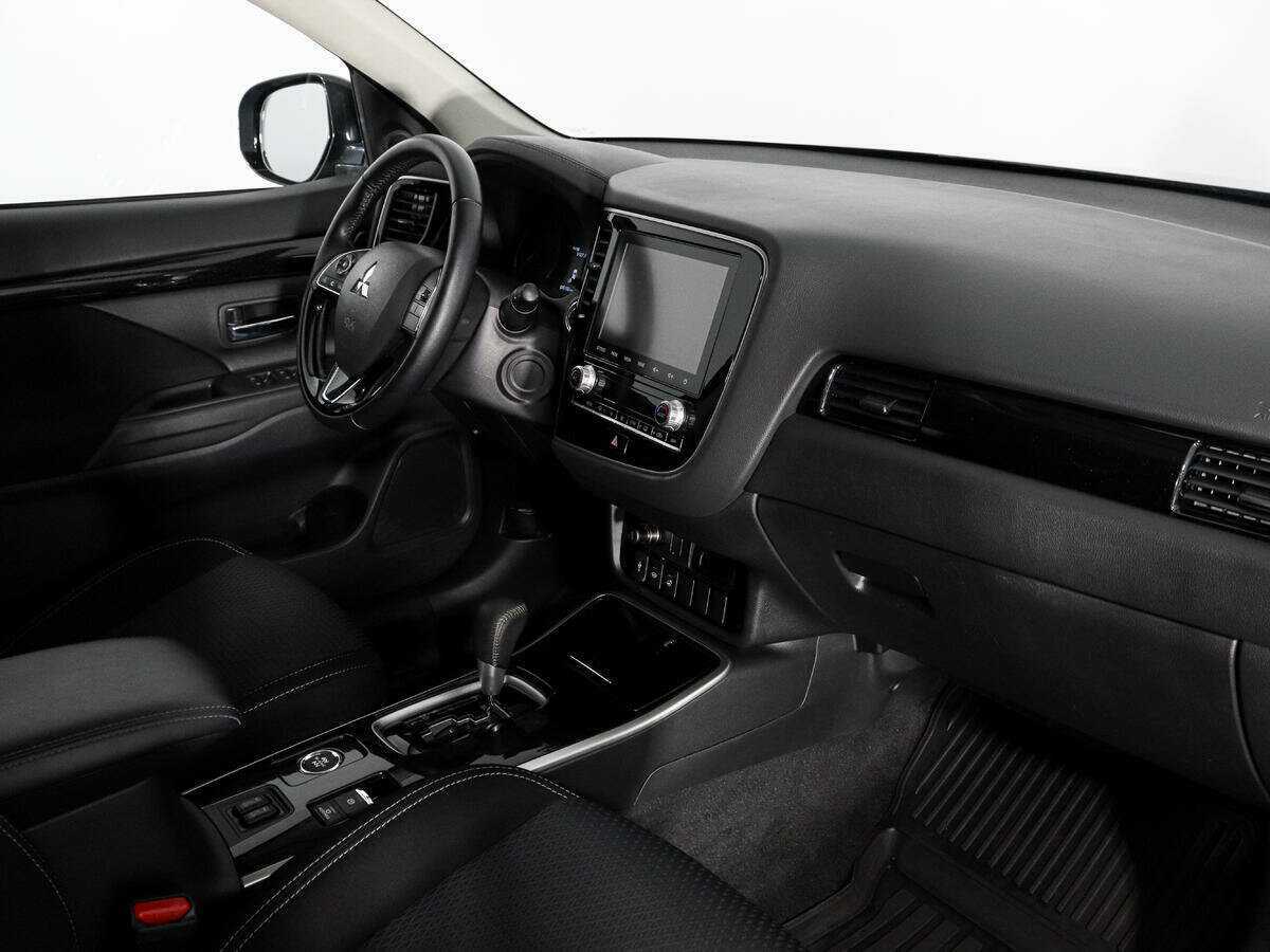 Б/У Митсубиши Оутлэндер 2020 года. Фото: #13